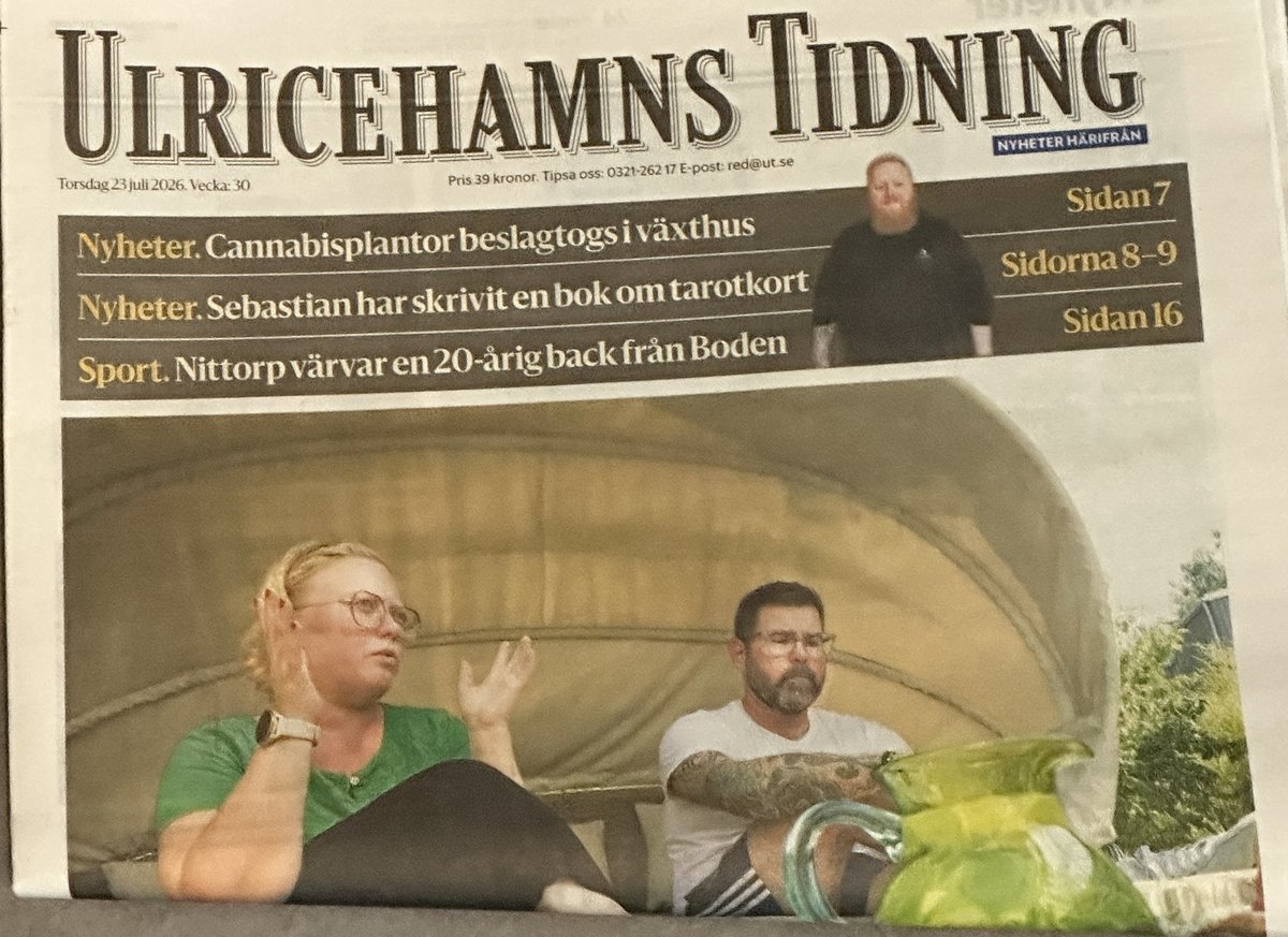 Förstasidan på Ulricehamns Tidning 23 juli 2026 med puffen ’Sebastian har skrivit en bok om tarotkort’.